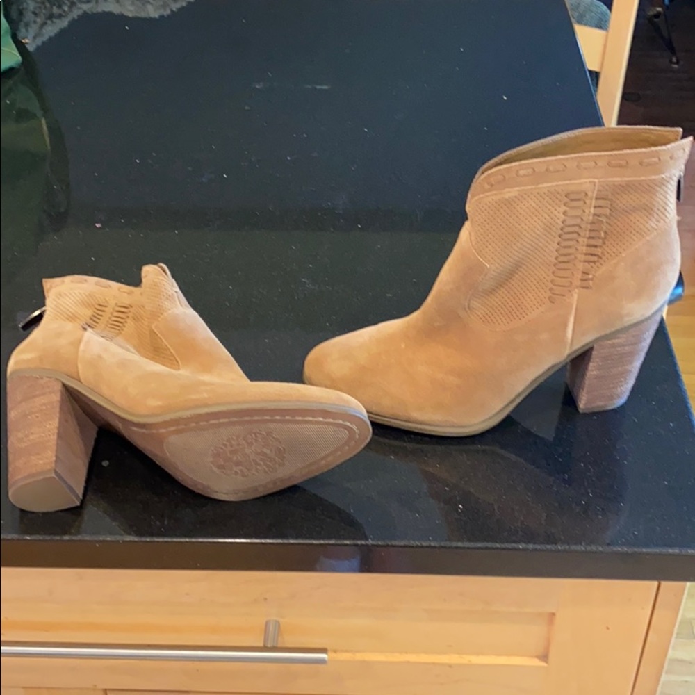 9.5 Vince Camuto Booties